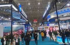 通过AI电话、短信及电邮进行定向邀约；联合20