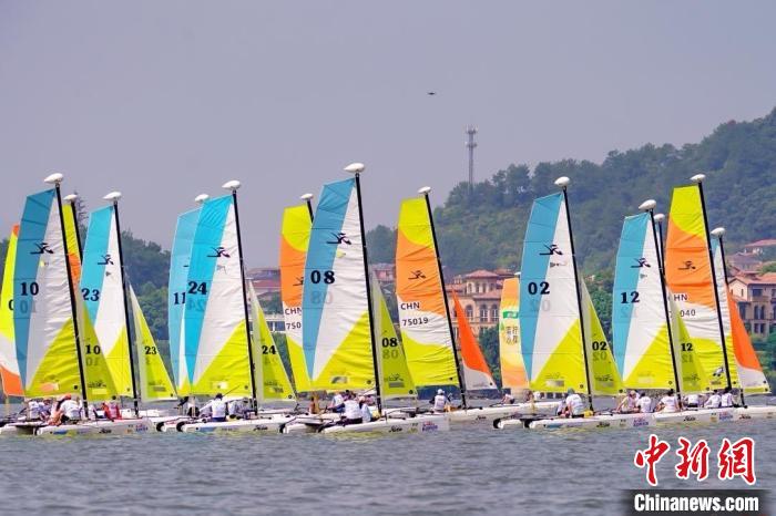 2024中国家庭帆船赛杭州站正式启幕 四十支参赛队