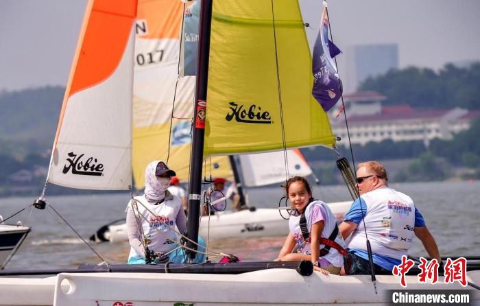 2024中国家庭帆船赛杭州站正式启幕 四十支参赛队