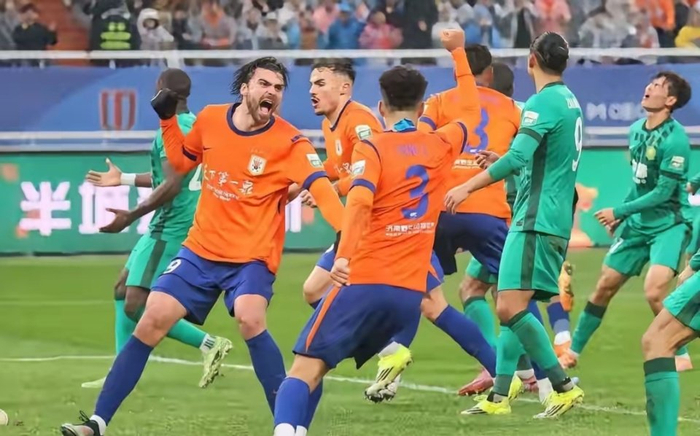 京鲁大战山东泰山两连胜 北京国安体能短板成败