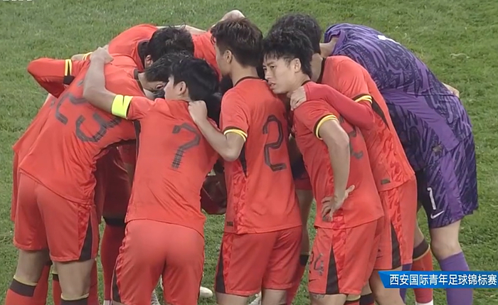 中国U23男足2-2泰国U23，主裁争议红牌引热议