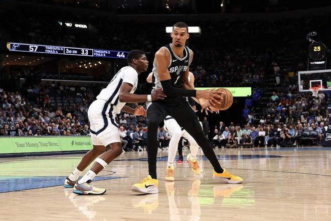 文班亚马率马刺狂胜灰熊豪取7连胜 灰熊四连败无