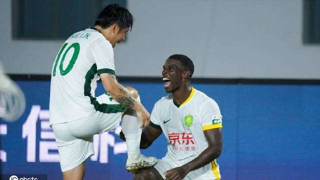 京鲁对决引爆足坛 火力对决与战术博弈引爆关注