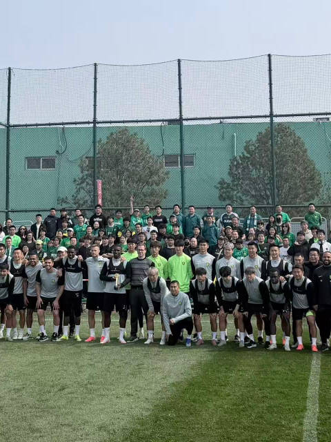 京鲁对决引爆足坛 火力对决与战术博弈引爆关注