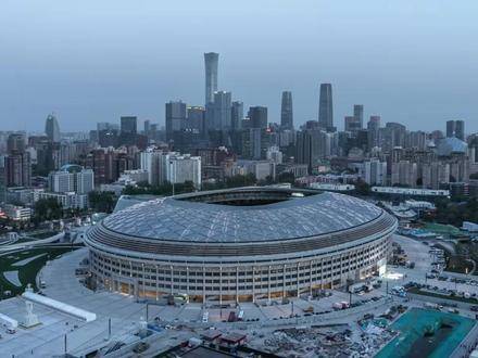 京鲁对决引爆足坛 火力对决与战术博弈引爆关注