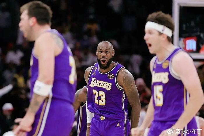 詹姆斯复出后湖人战绩飙升，打法转型成关键