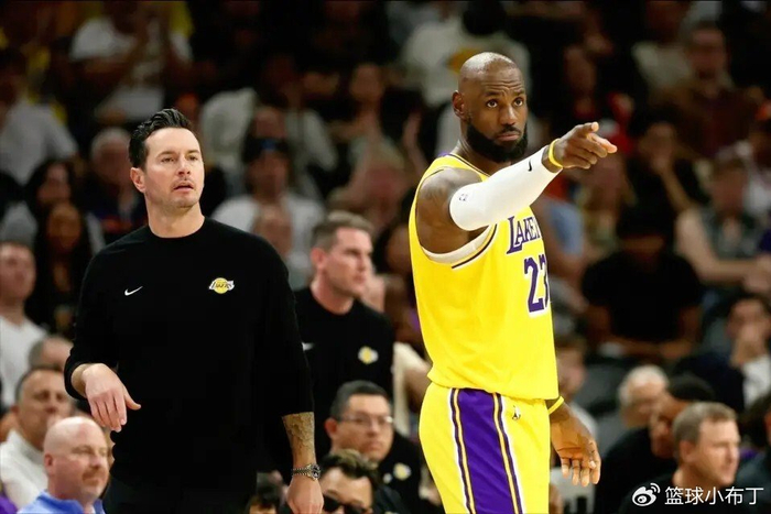 詹姆斯复出后湖人战绩飙升，打法转型成关键