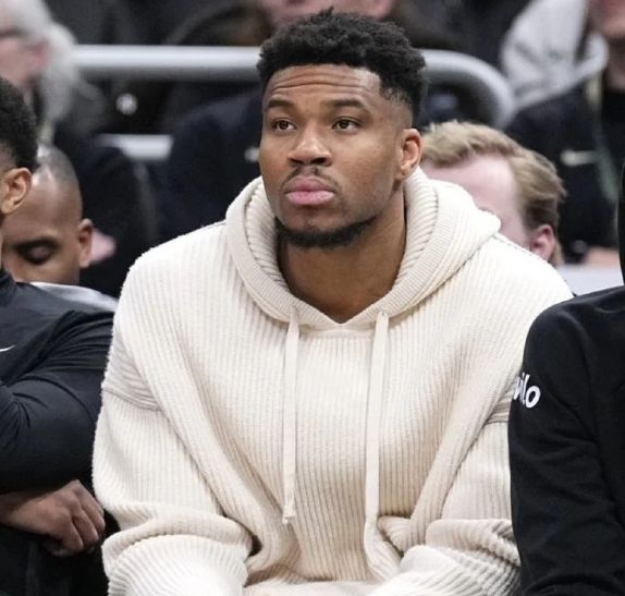 雄鹿与字母哥陷入复出僵局 球队拒绝医疗许可引